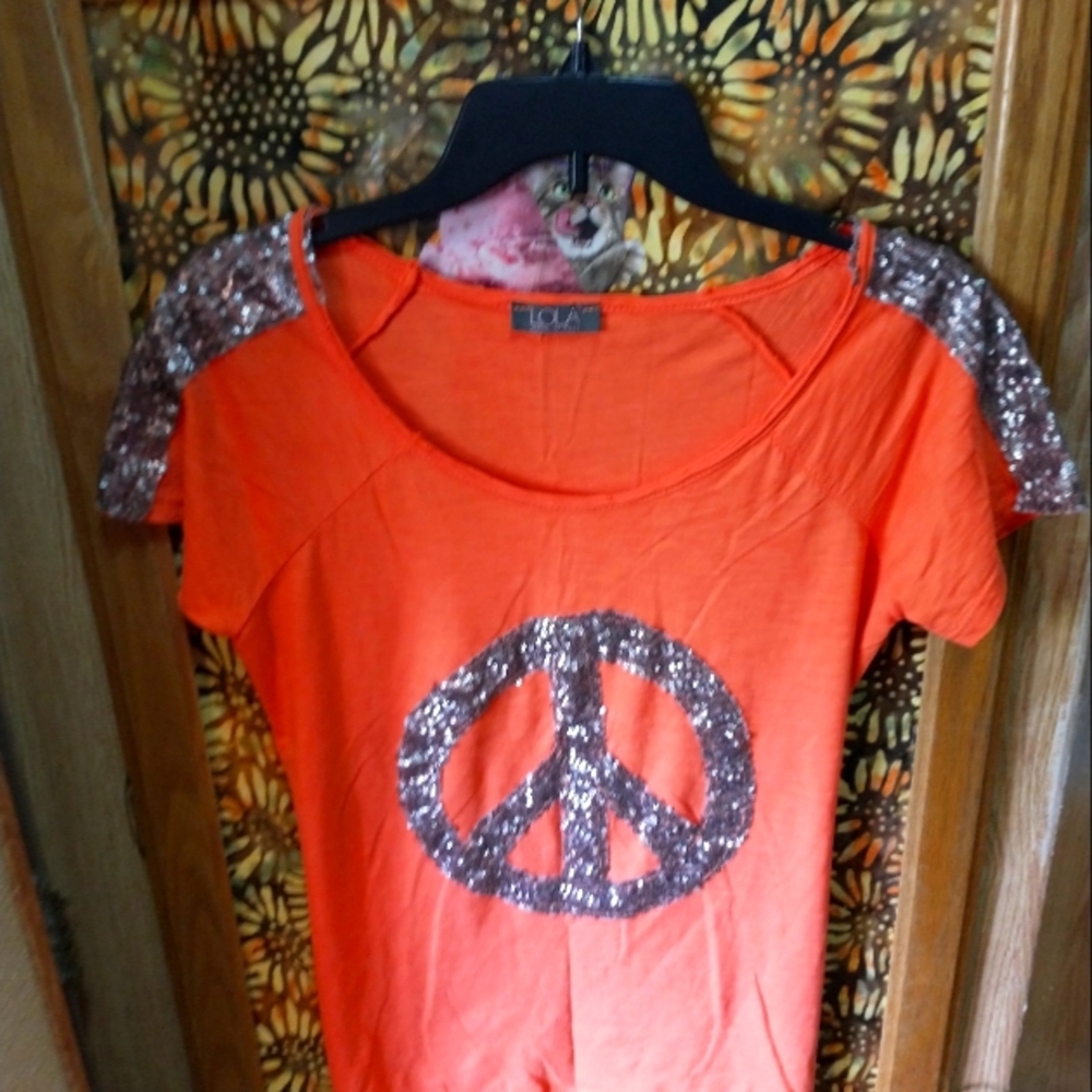 Lola Tangerine Sequence Peace Tshirt Size L